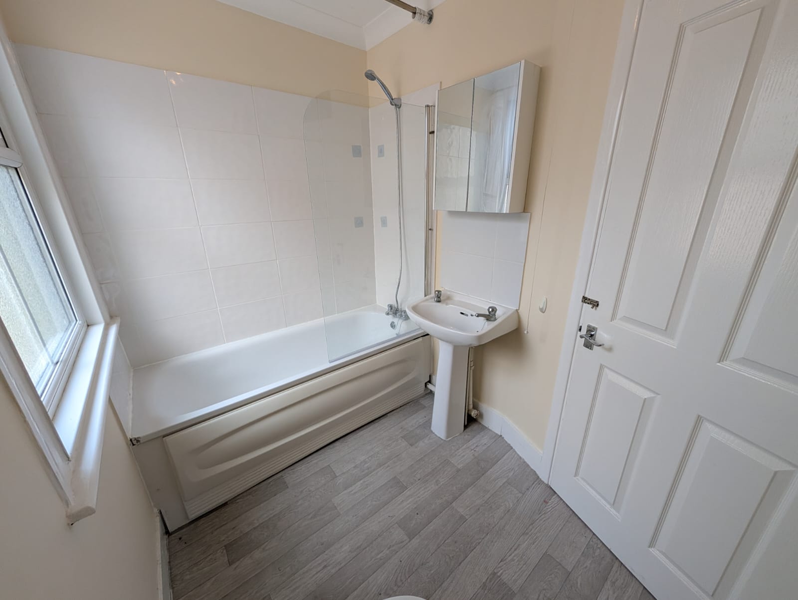 Flat Fernham Road in Greater London