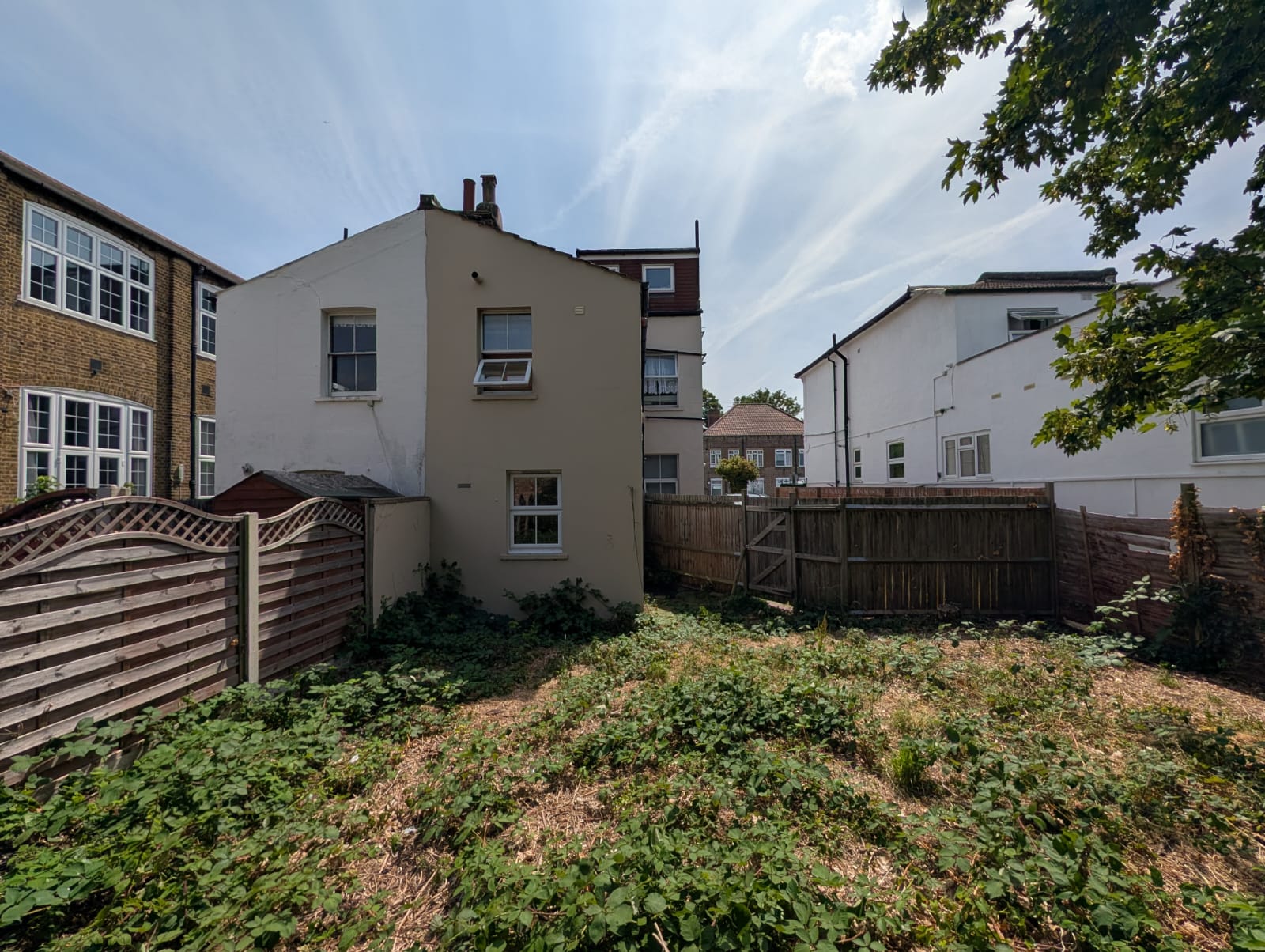 Flat Fernham Road in Greater London