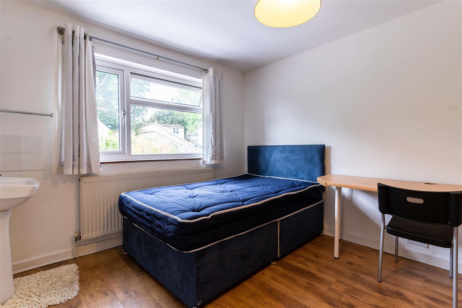 Flat Harborne Park Road in Birmingham