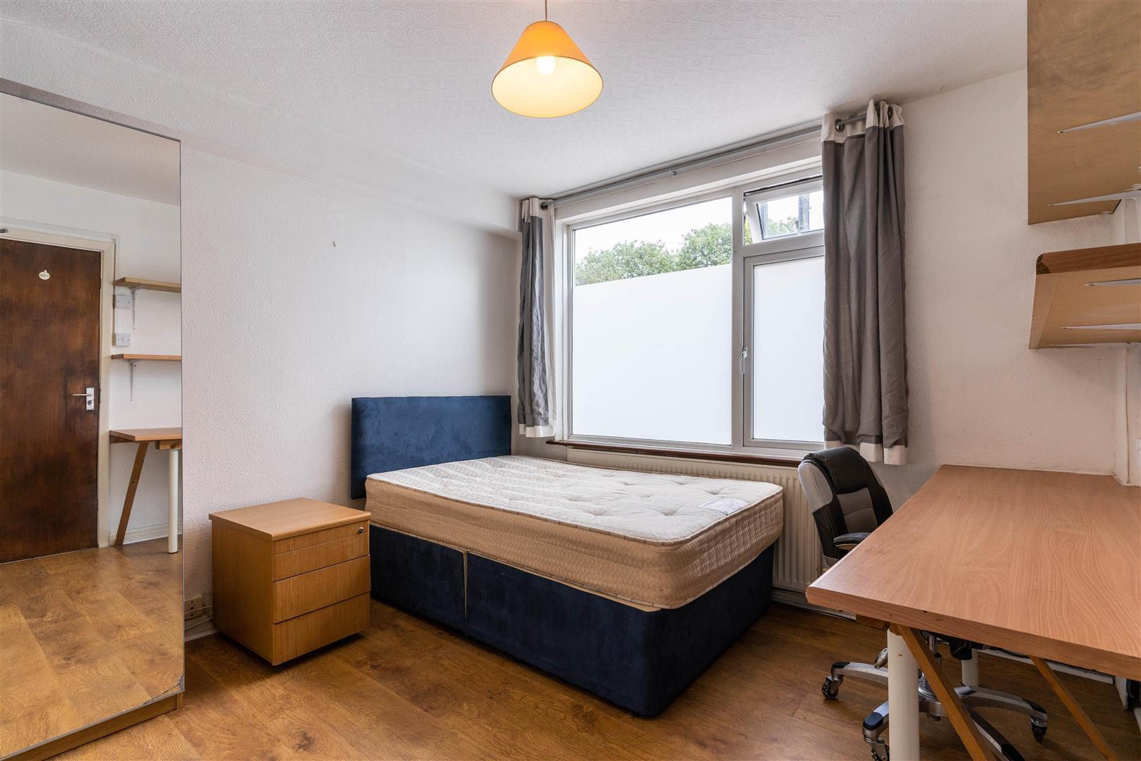 Flat Harborne Park Road in Birmingham