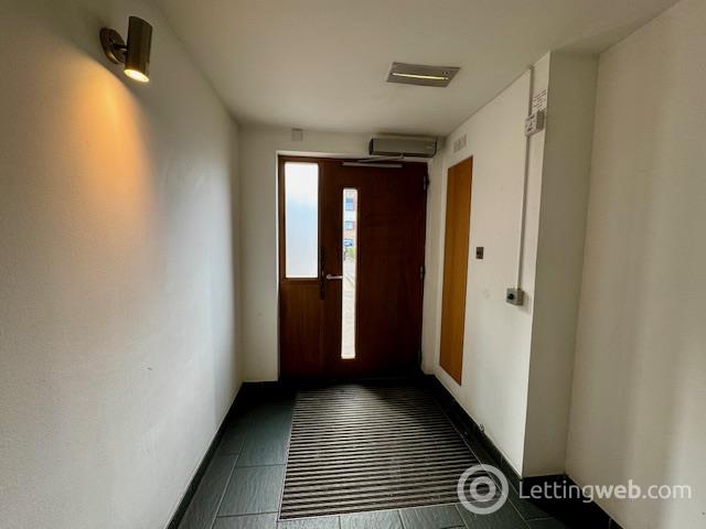 Flat East Pilton Farm Avenue in Edinburgh