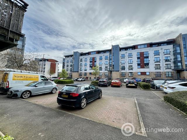 Flat East Pilton Farm Avenue in Edinburgh