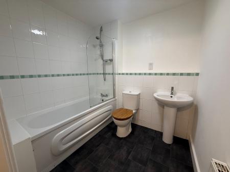Flat Towcester Road in Far Cotton