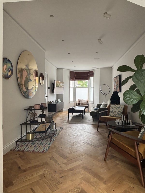 Room Hargwyne Street in Greater London