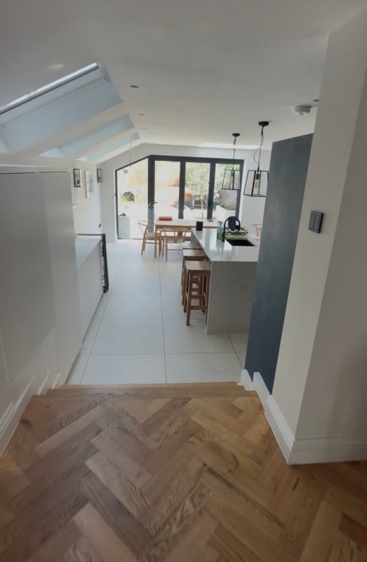 Room Hargwyne Street in Greater London