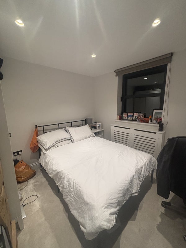 Room Hargwyne Street in Greater London