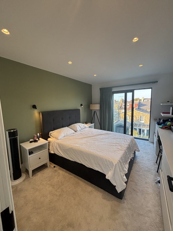 Room Hargwyne Street in Greater London