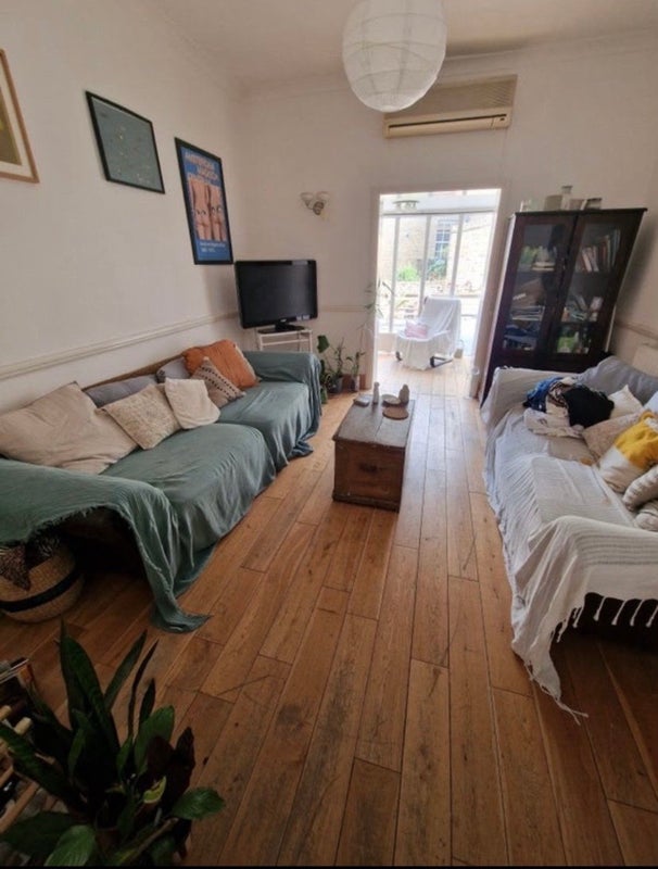 Room Essex Road in Greater London