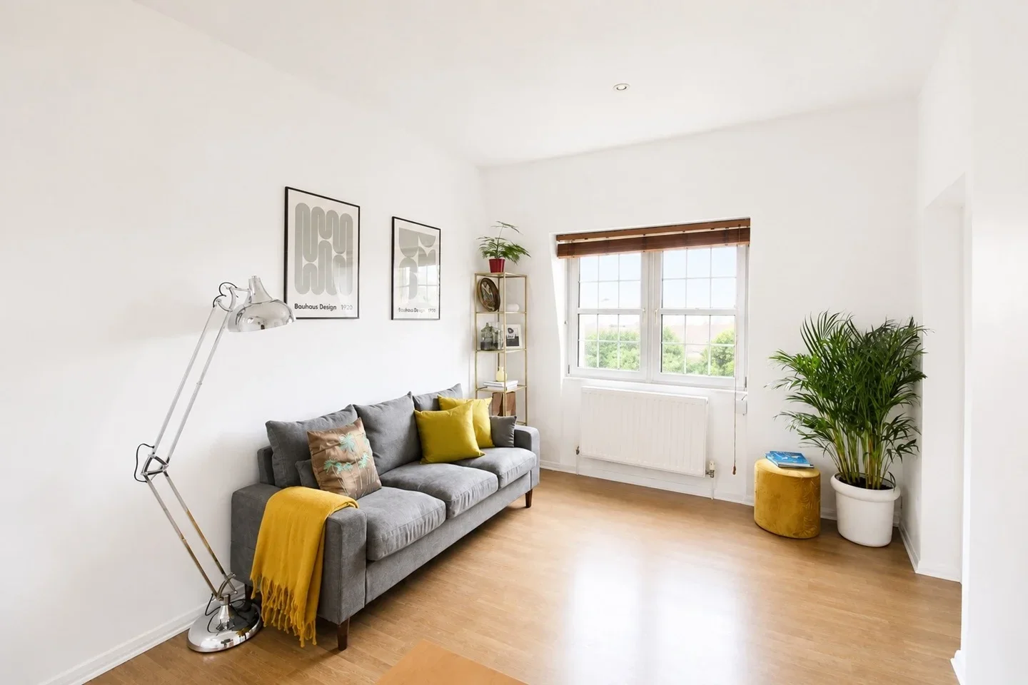 Flat Parmiter Street in Greater London