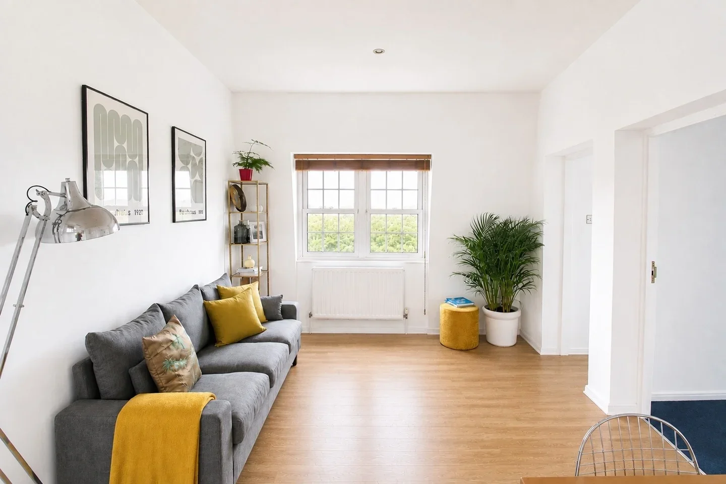 Flat Parmiter Street in Greater London