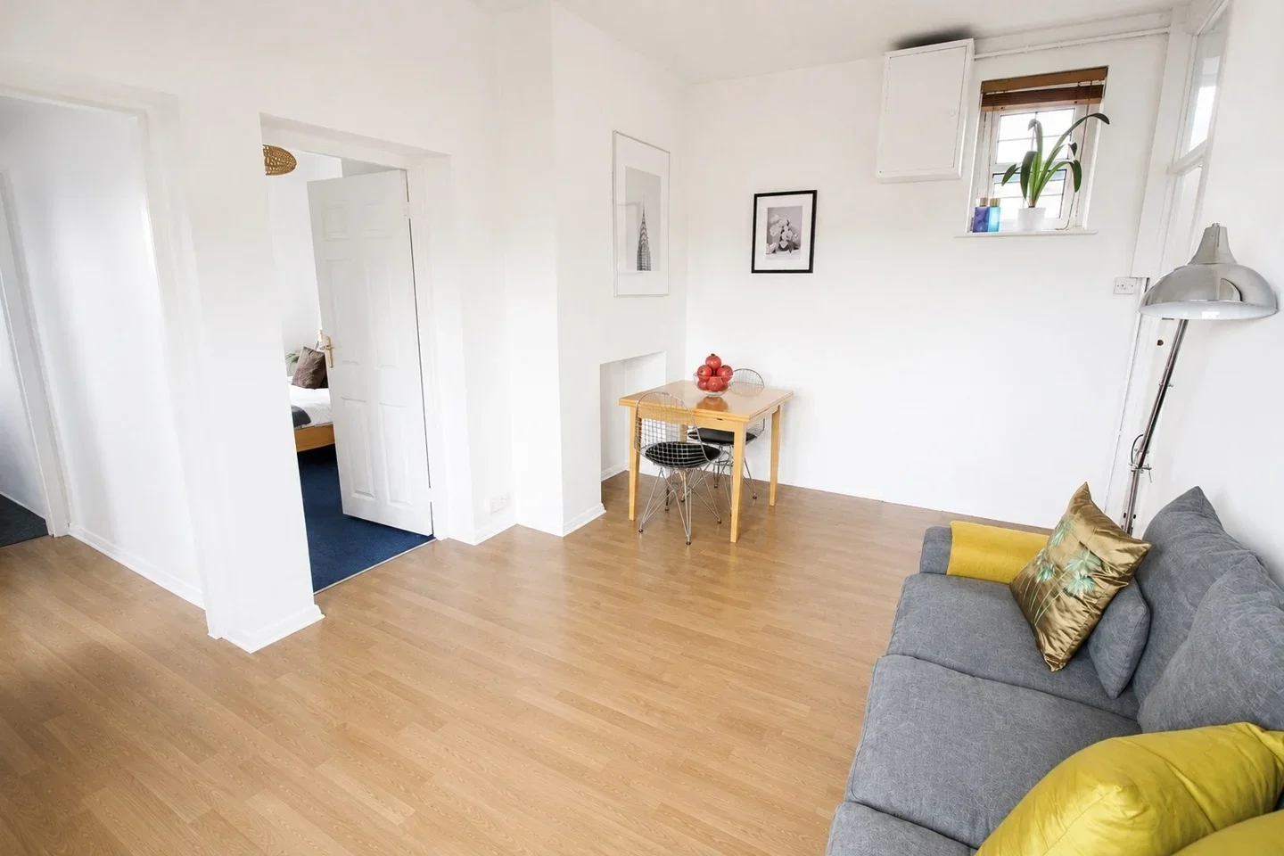 Flat Parmiter Street in Greater London