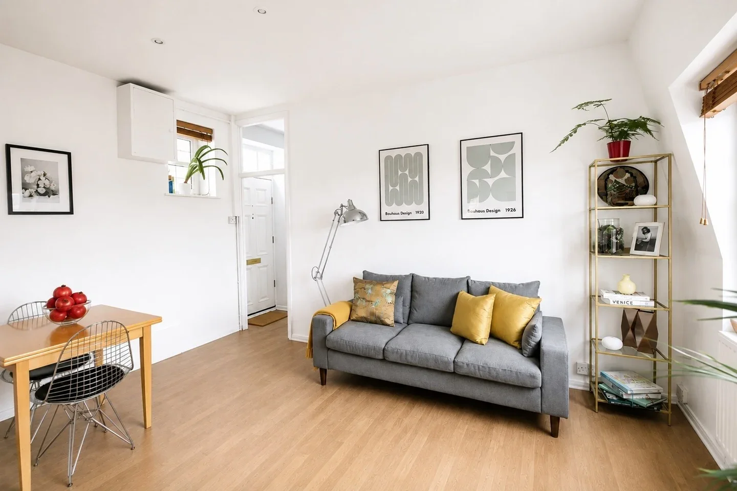 Flat Parmiter Street in Greater London