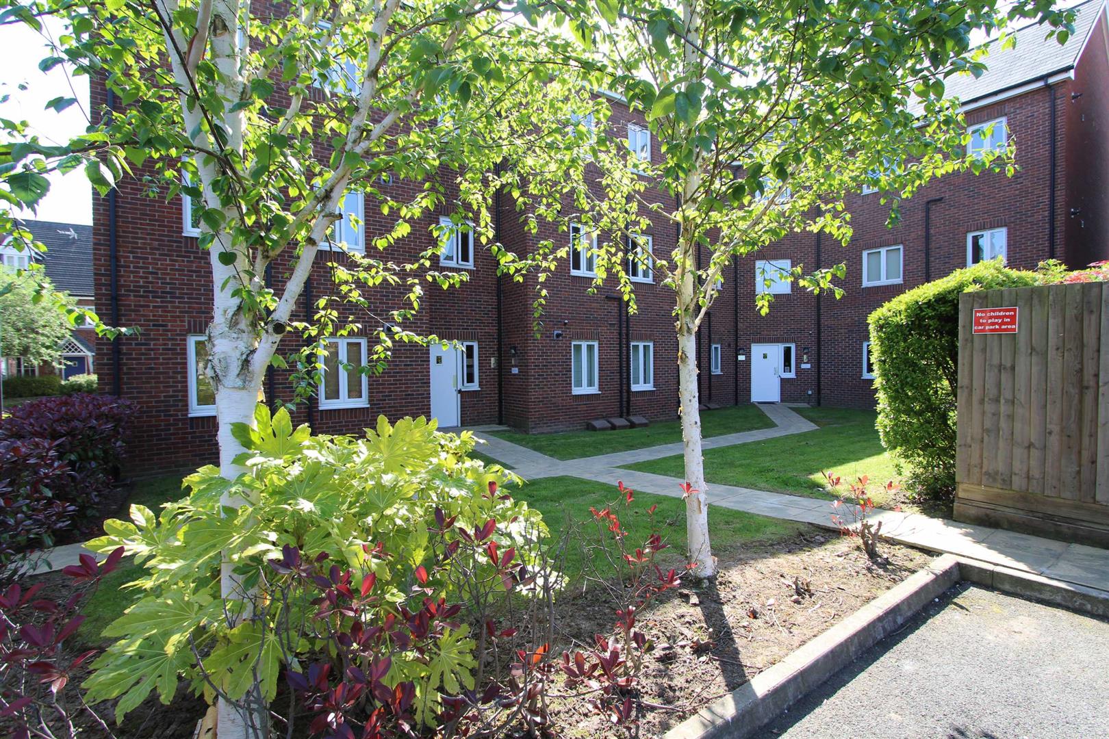 Flat Farcroft Close in Lymm