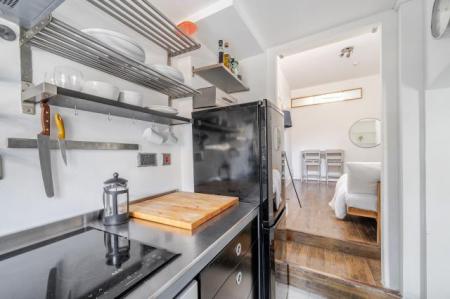 Flat Heath Street in Greater London