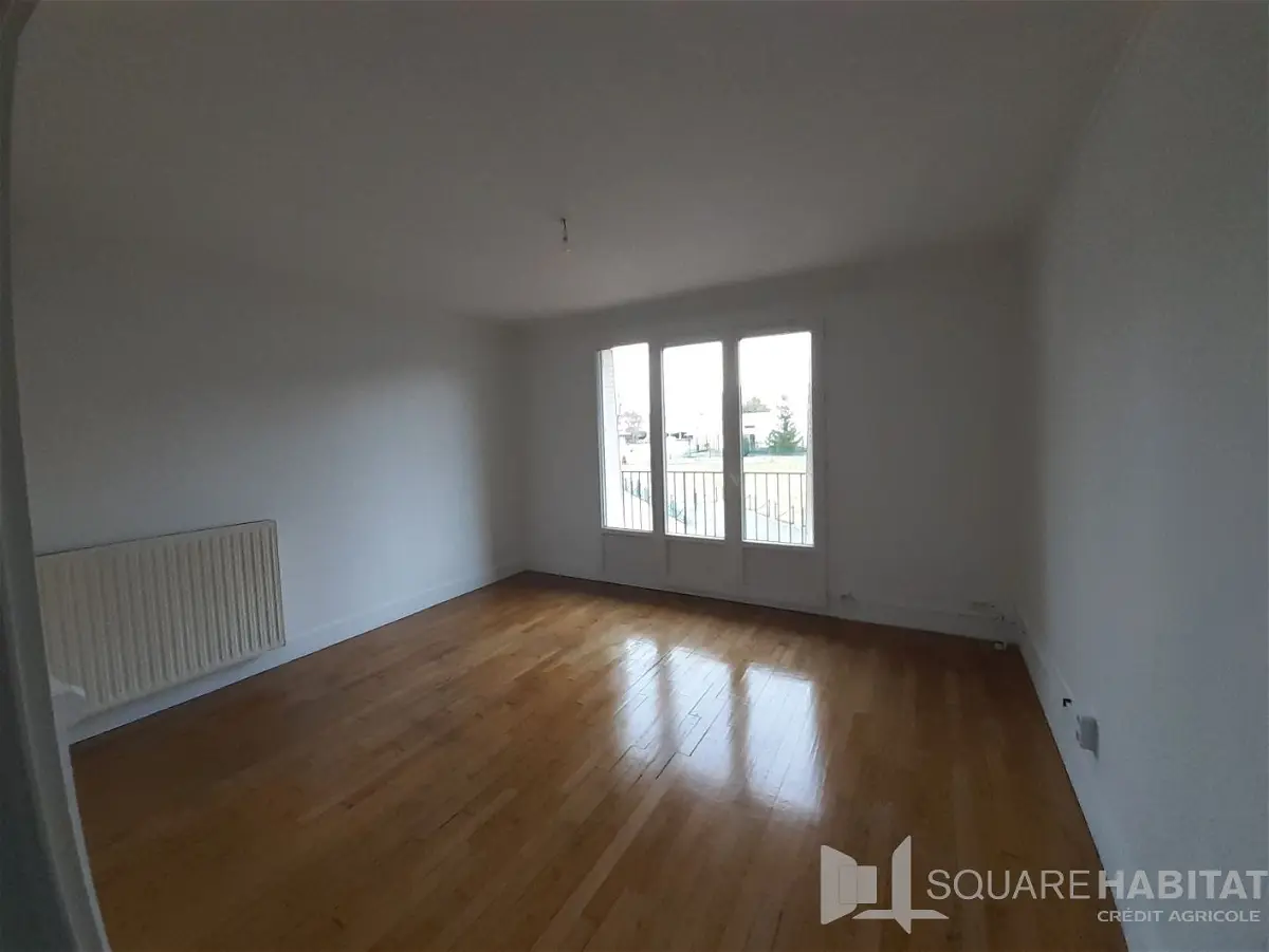 Flat Rue Antoinette Mizon in Cusset