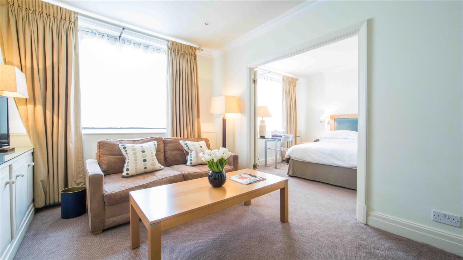 Flat Rysbrack Street in Greater London