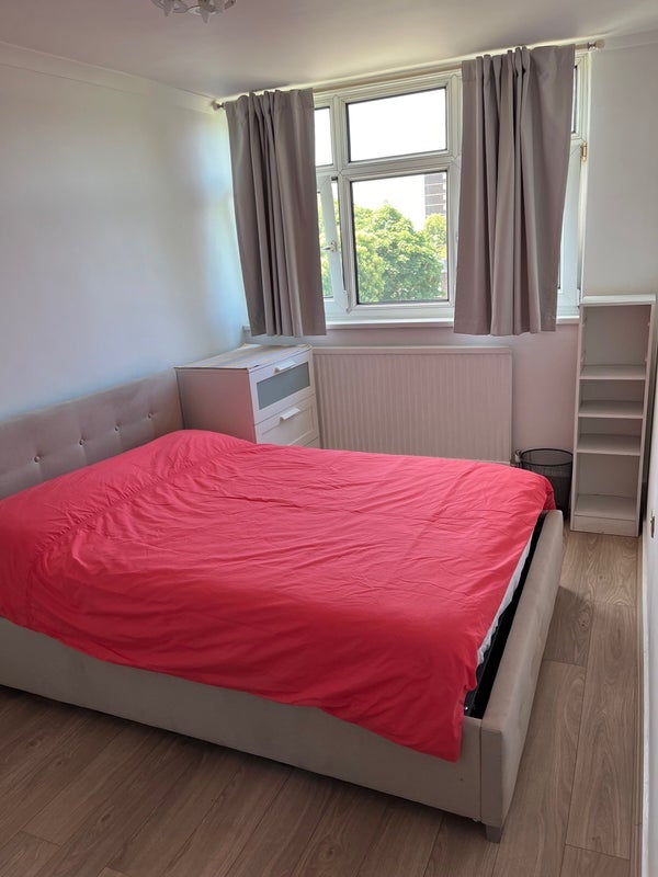 Room Woking Close in Greater London