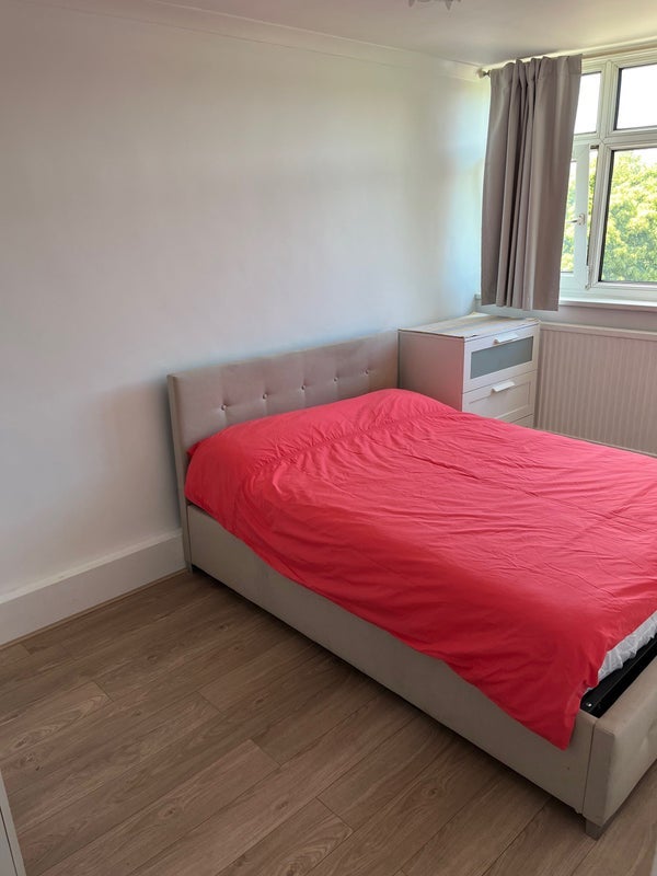 Room Woking Close in Greater London