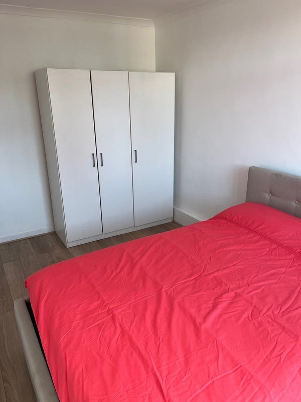 Room Woking Close in Greater London
