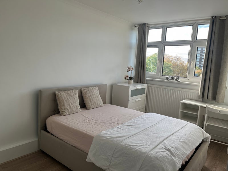 Room Woking Close in Greater London