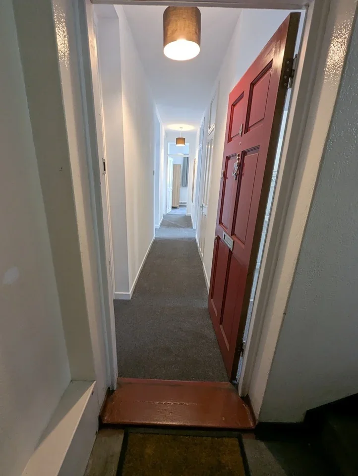 Flat Wyvil Road in Greater London