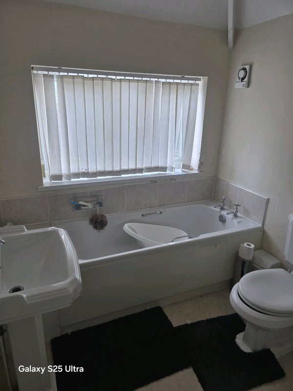 Room Lechlade Road in Birmingham