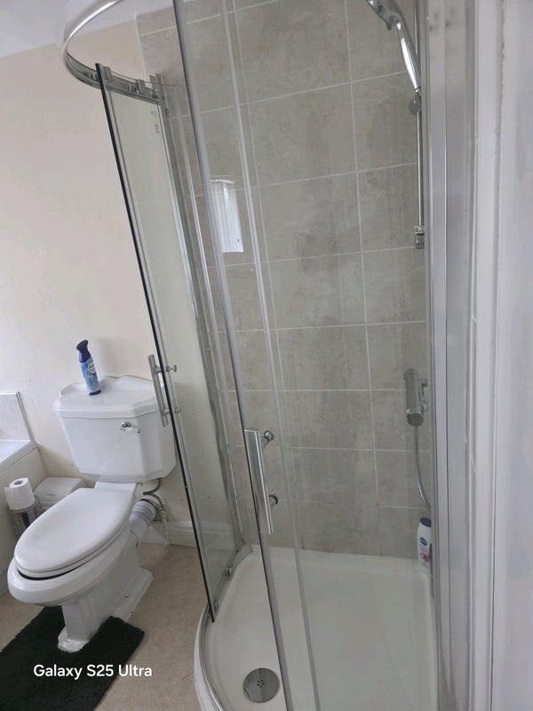 Room Lechlade Road in Birmingham