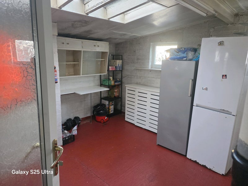 Room Lechlade Road in Birmingham