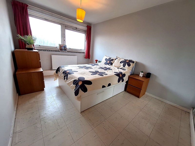 Room Market Road in Greater London