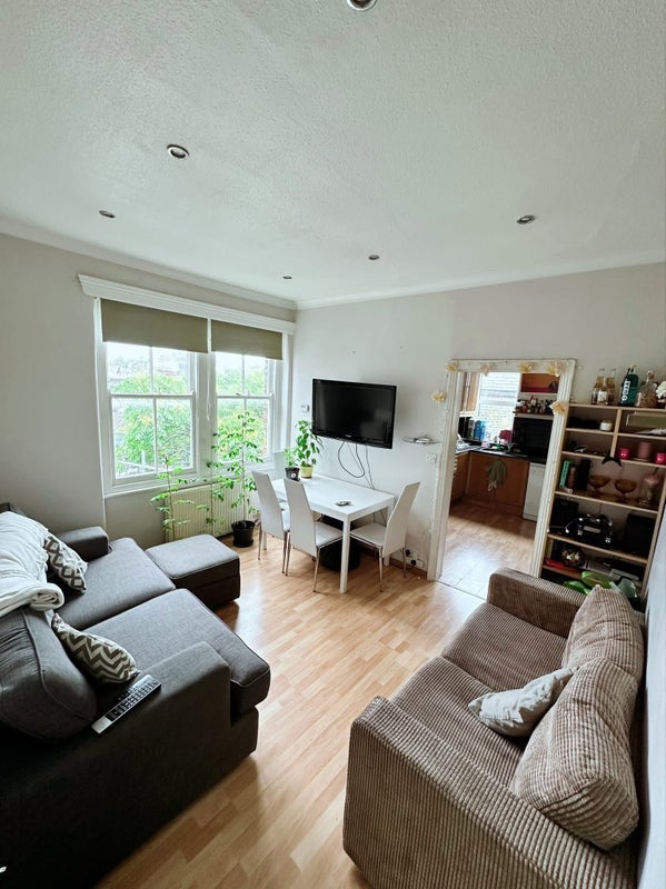 Room Beaumont Crescent in Greater London