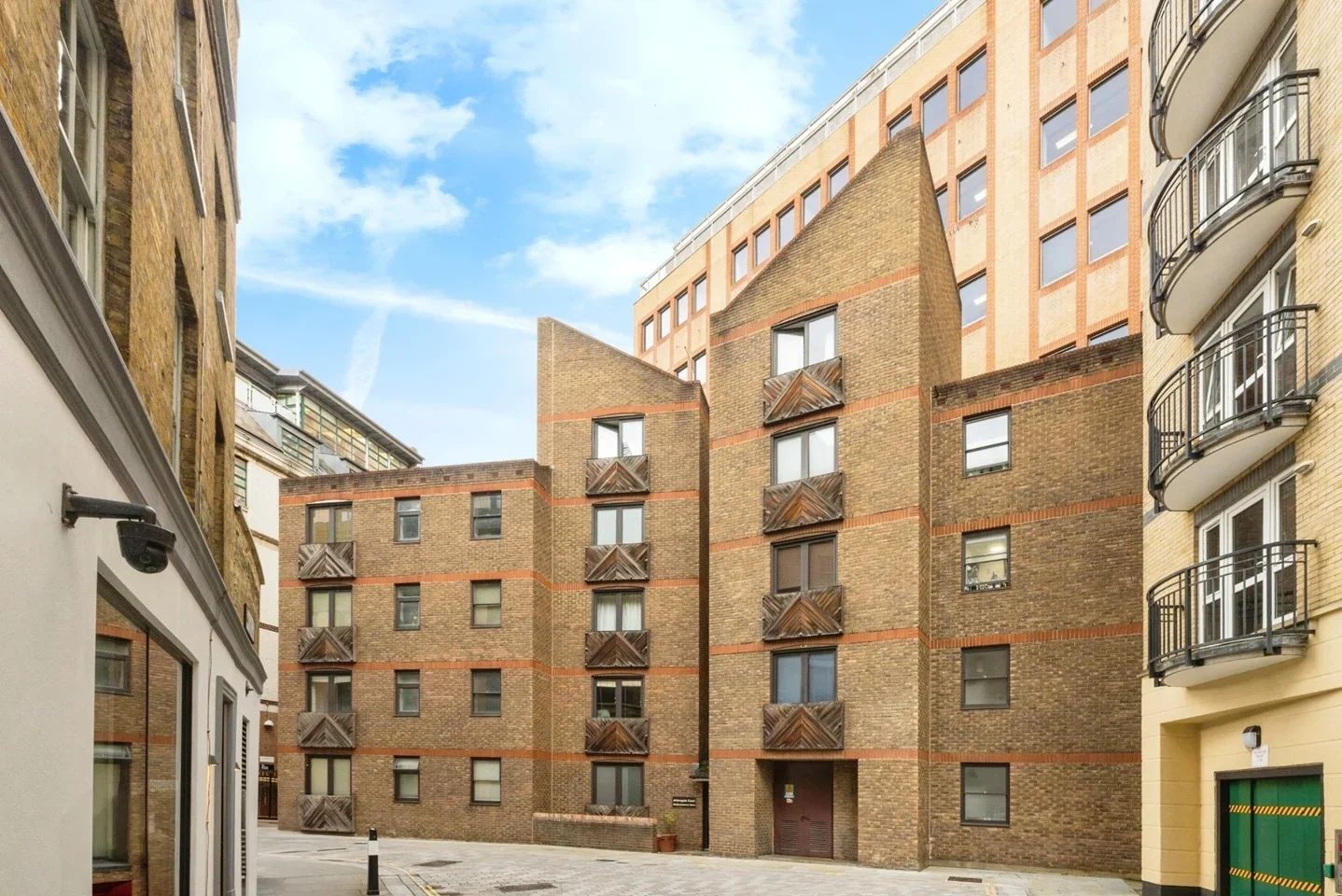 Flat Aldersgate Street in City of London