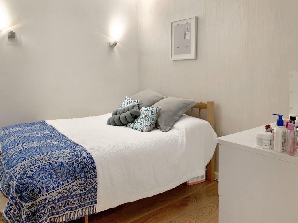 Flat Radbourne Road in Greater London