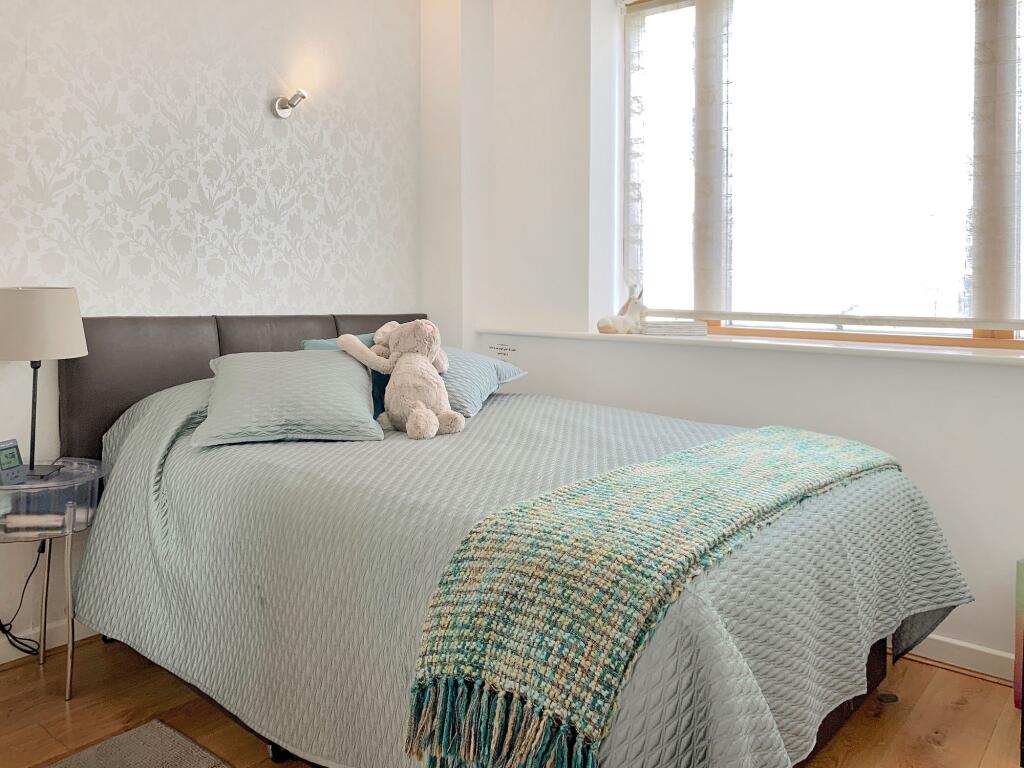 Flat Radbourne Road in Greater London