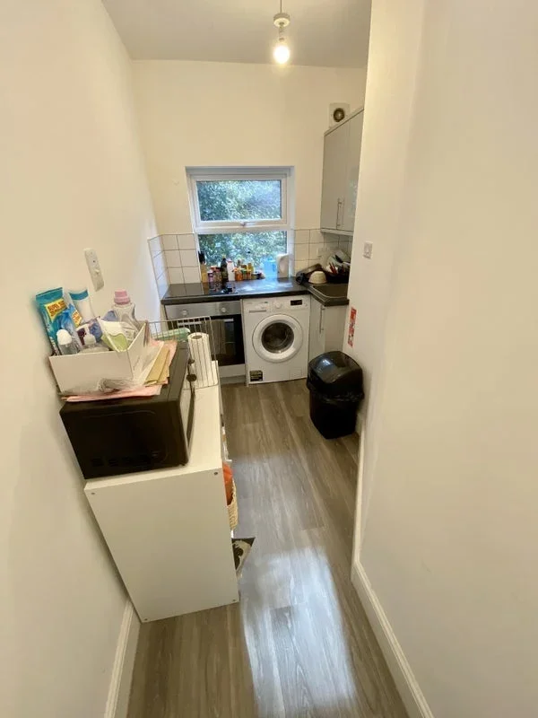 Room Whitechapel Road in Greater London
