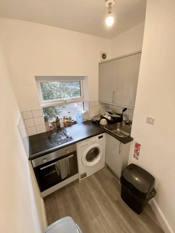 Room Whitechapel Road in Greater London