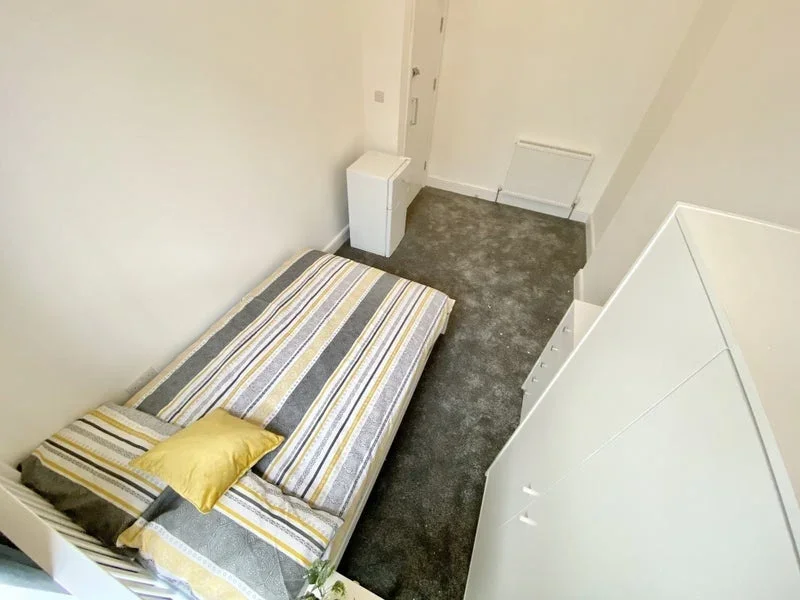 Room Whitechapel Road in Greater London