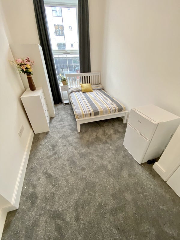 Room Whitechapel Road in Greater London