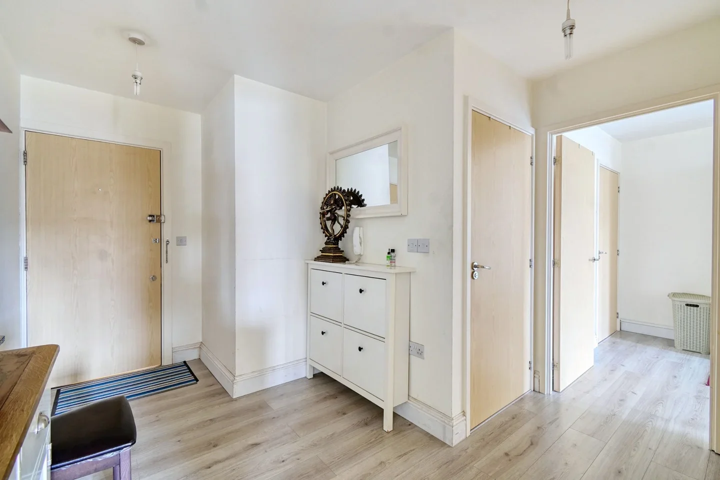 Flat Taywood Road in Greater London