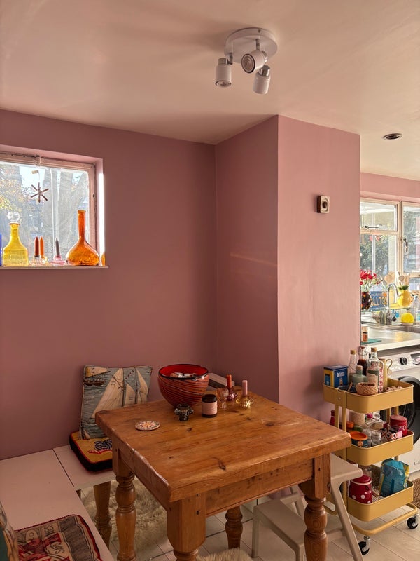 Room Ladbroke Road in Greater London