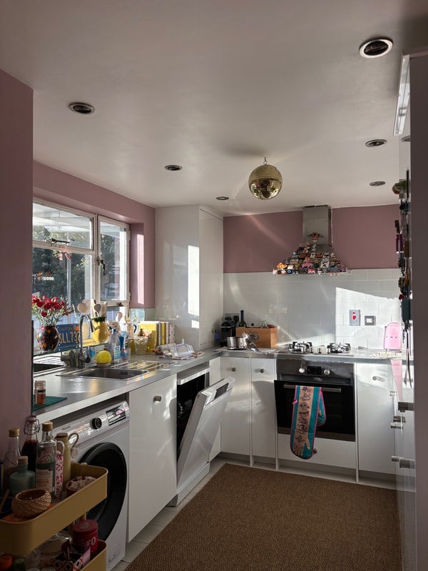 Room Ladbroke Road in Greater London