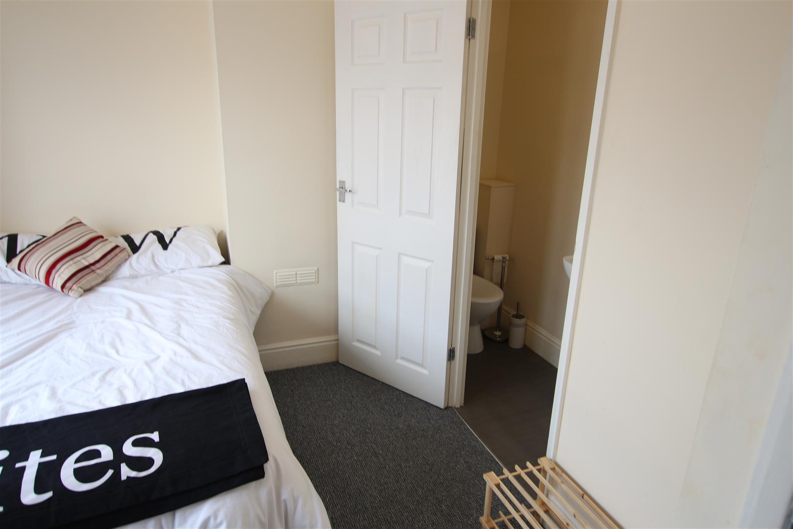 Room Southampton Road in Far Cotton