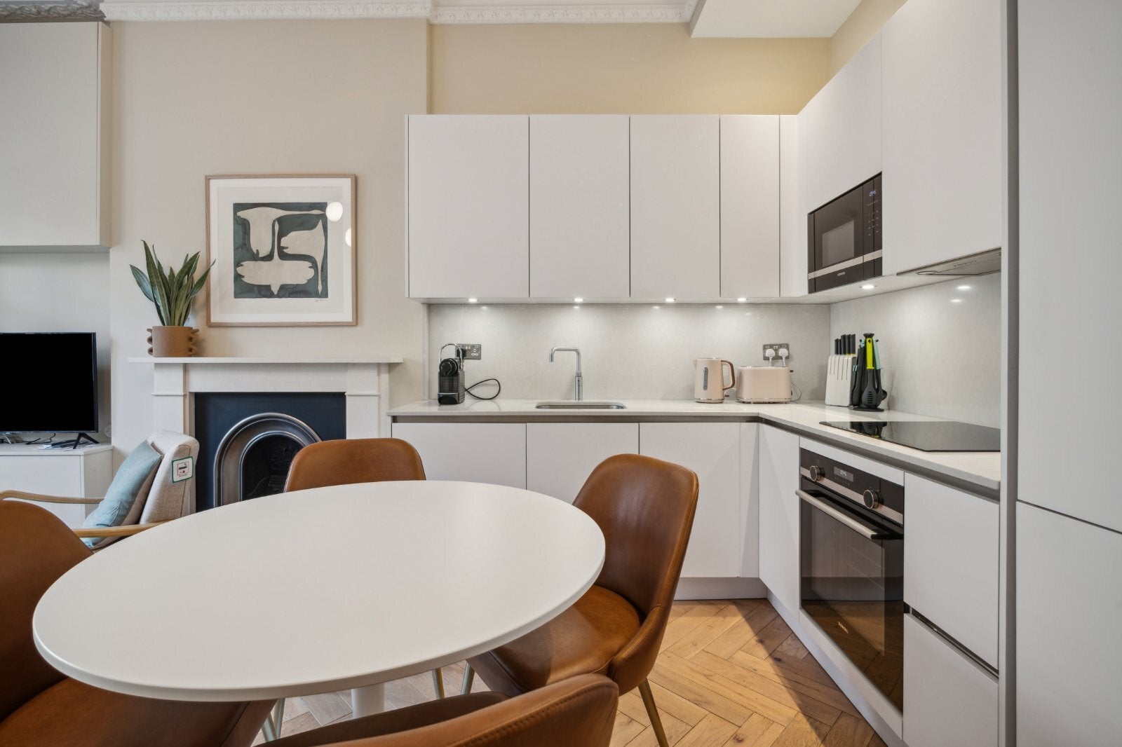 Flat Ledbury Road in City of Westminster