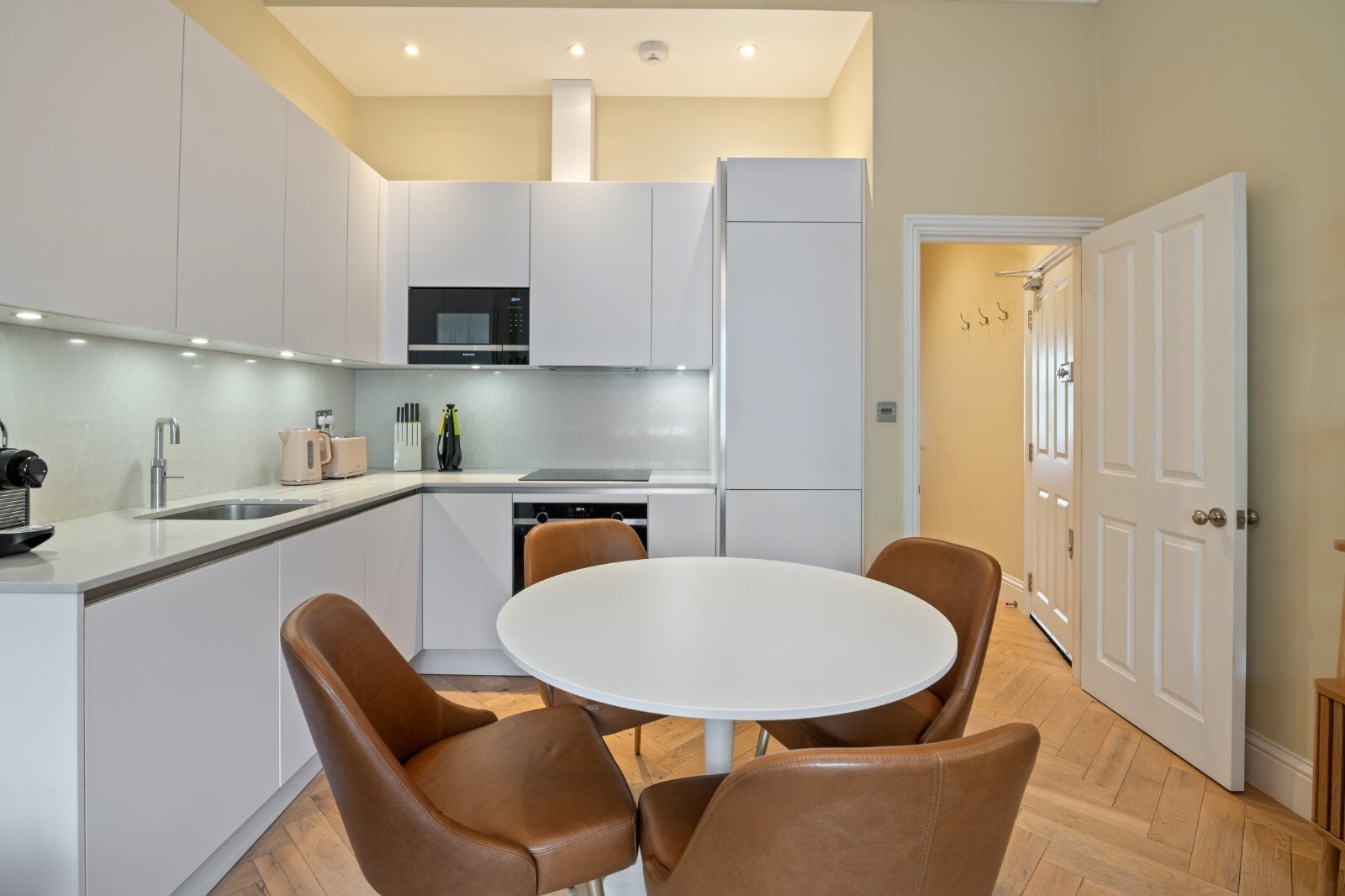 Flat Ledbury Road in City of Westminster