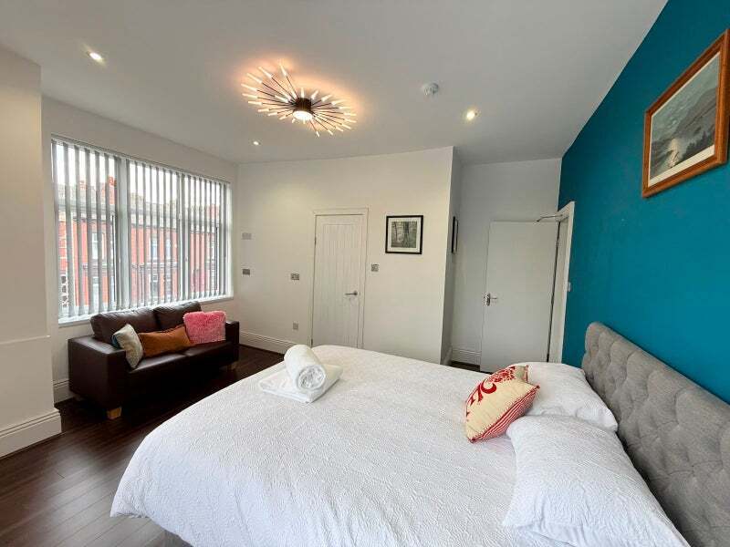 Room Harley Avenue in Manchester
