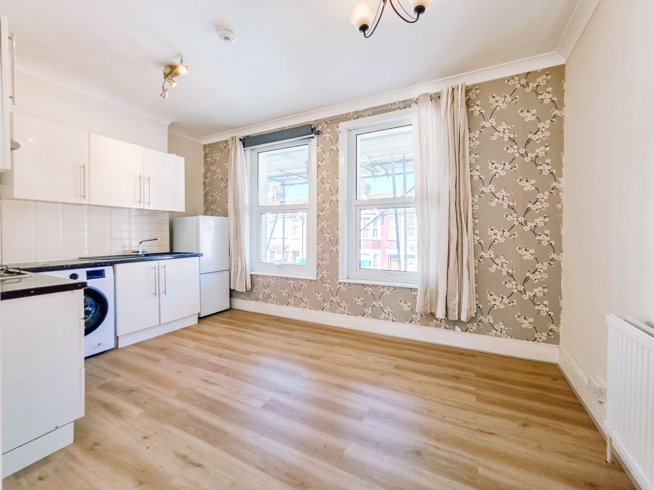 Flat Central Avenue in Southend-on-Sea