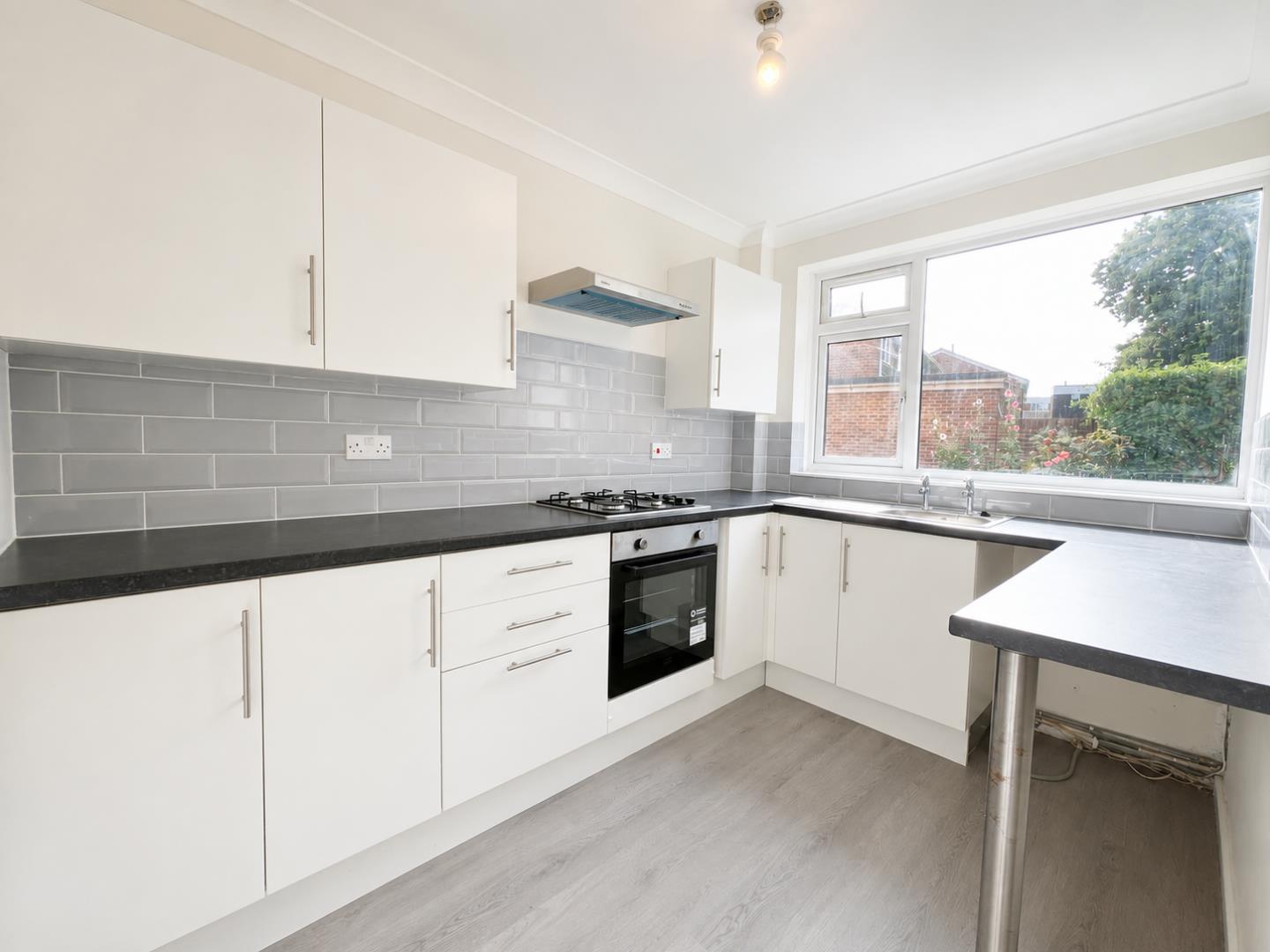Flat Westfield Avenue in Hayling Island