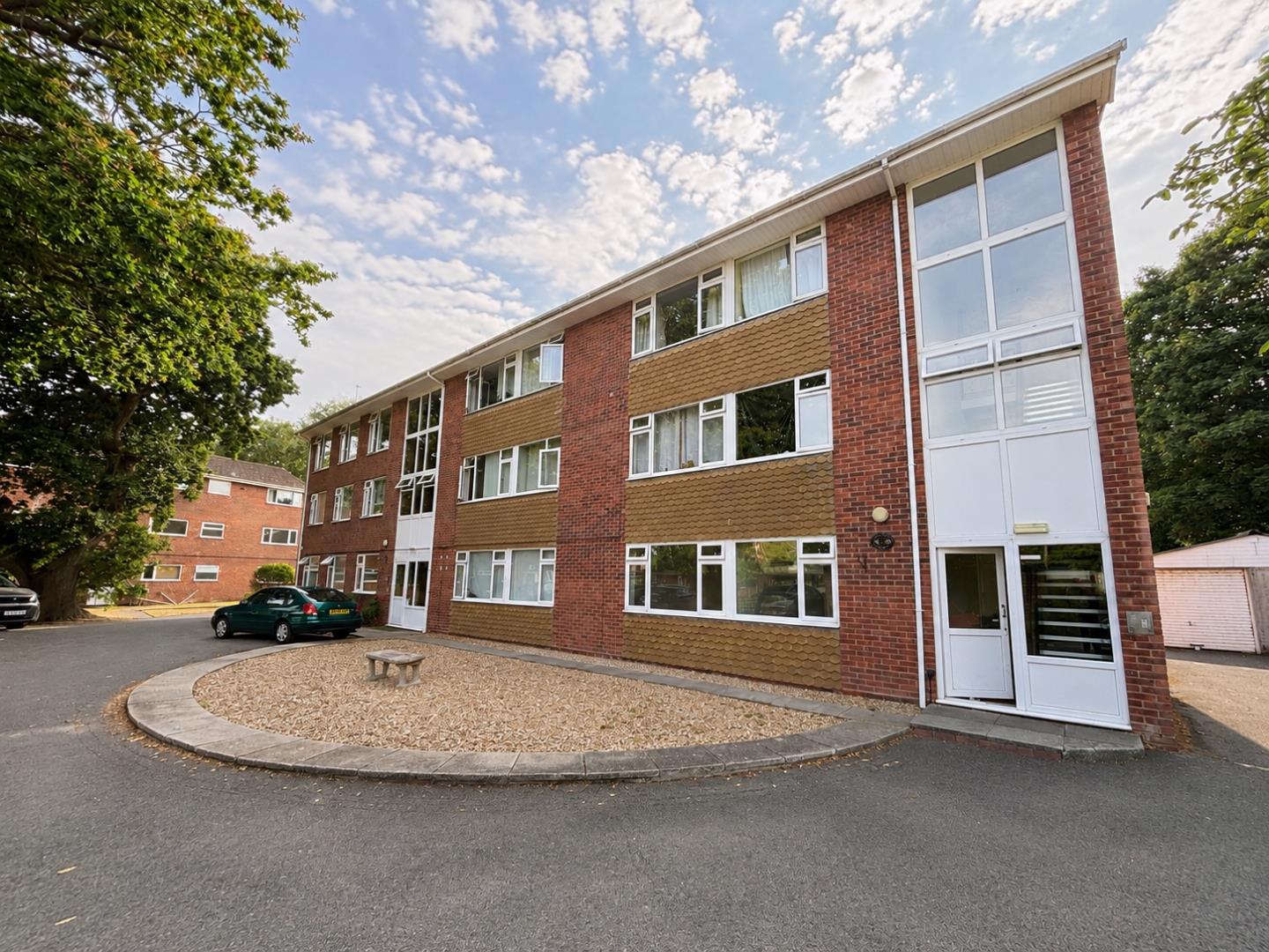 Flat Westfield Avenue in Hayling Island