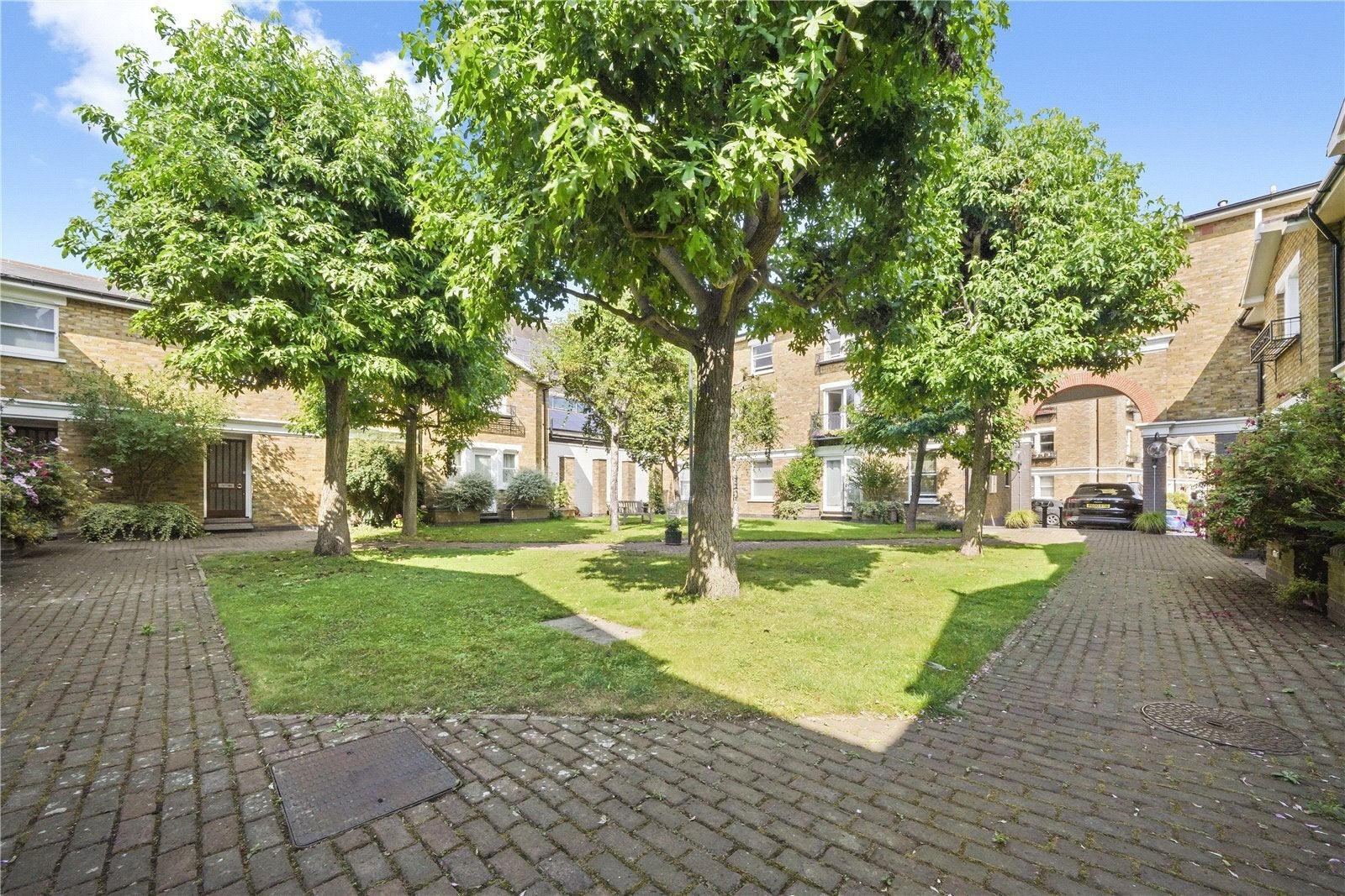 Flat Hillgate Place in Greater London