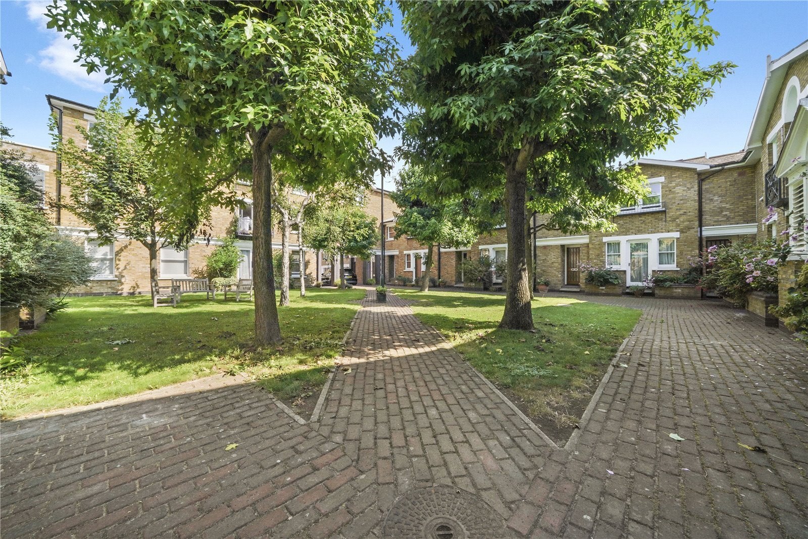 Flat Hillgate Place in Greater London