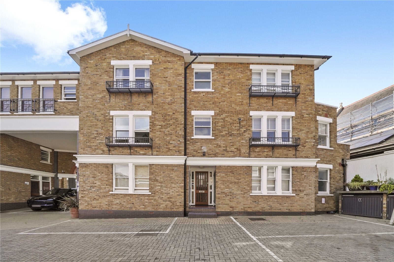 Flat Hillgate Place in Greater London